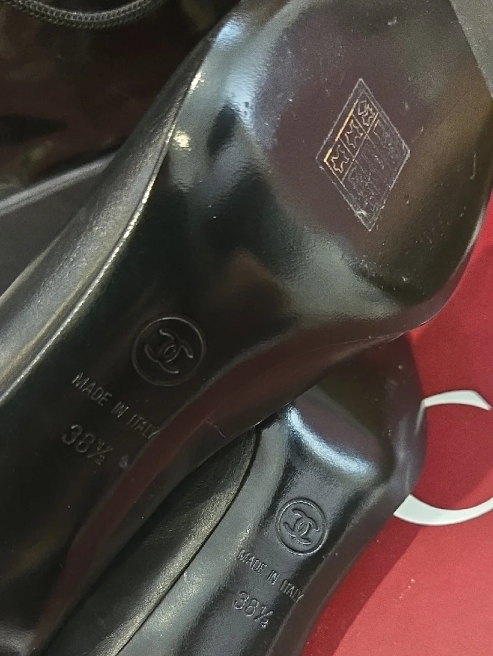 CHANEL Black Leather Women's Flats - Classic Round Toe - Picture 7 of 16